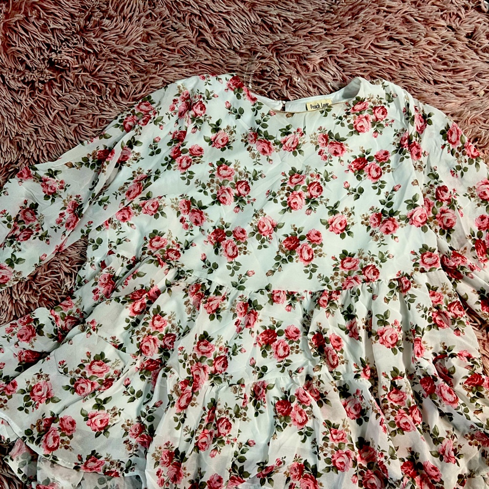 Cute flowy top, new with tags